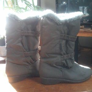 Balloons Womans fur lined boots size 8
